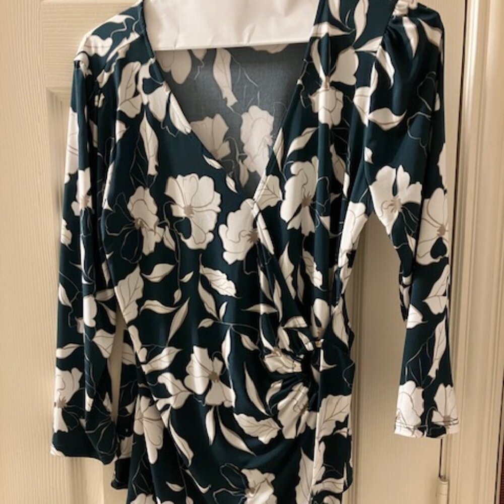 BEACON: Brand NEW Jai 3/4 Sleeve Knit Top Green/white never worn/tags attached